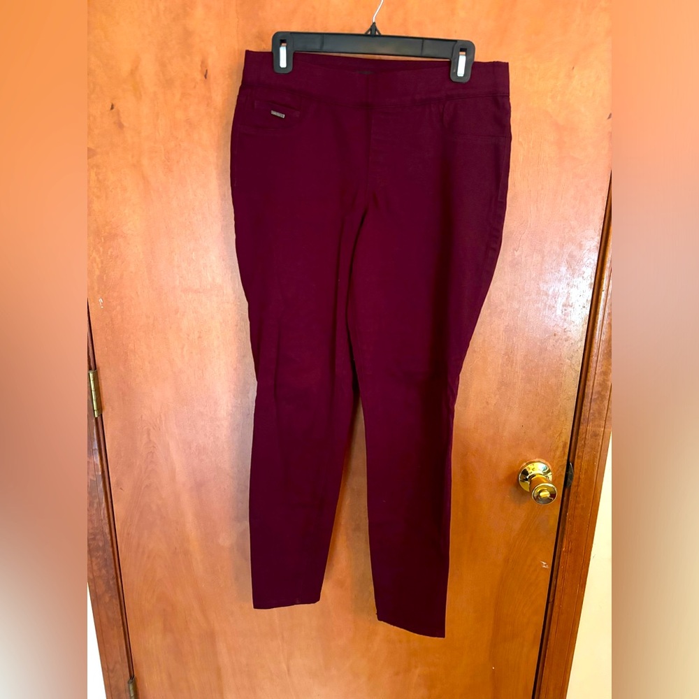 Nine West pull on skinny maroon color size 8